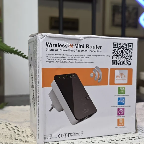 New Wireless-N Mini Router 300Mbps WiFi Repeater Signal Booster AP/Bridge - Picture 3 of 10